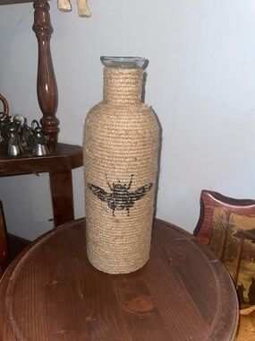 Wrapped glass bottle with bee design